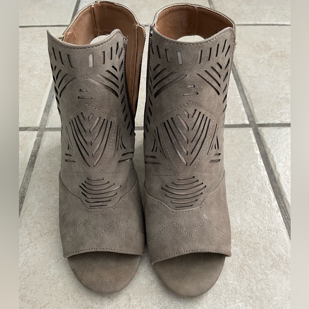 Suede open toed booties Sz 9